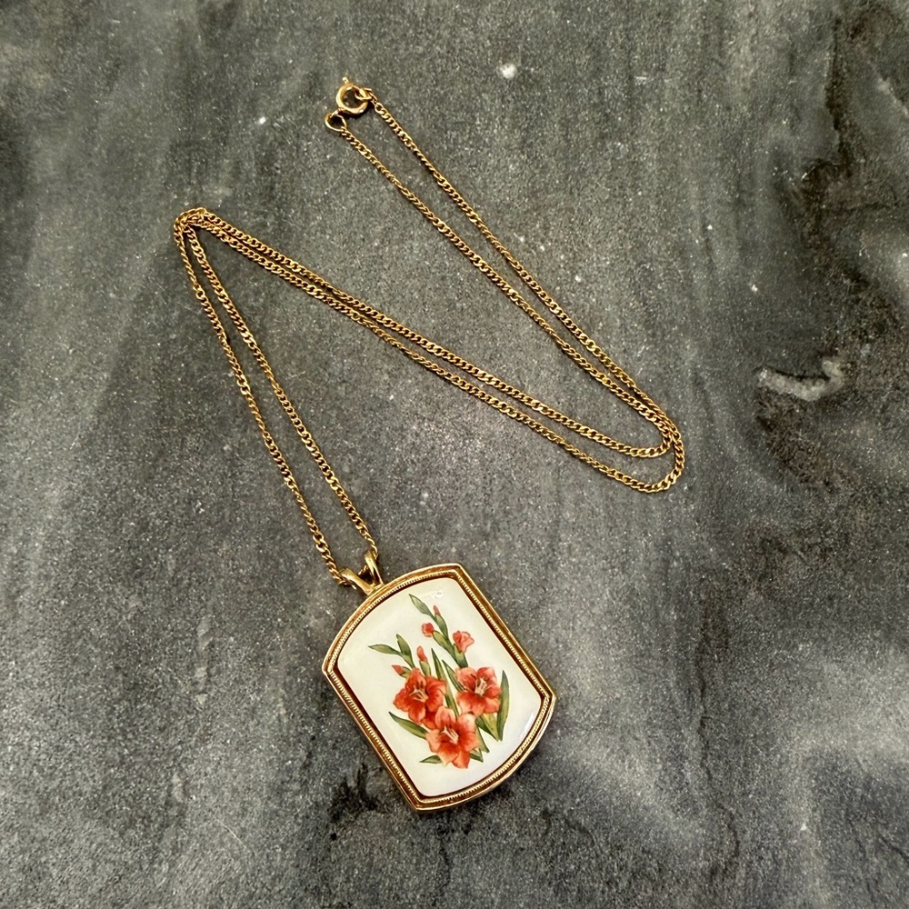 Vintage Avon Floral Heritage Gladiolas Floral Ceramic Gold Chain Necklace